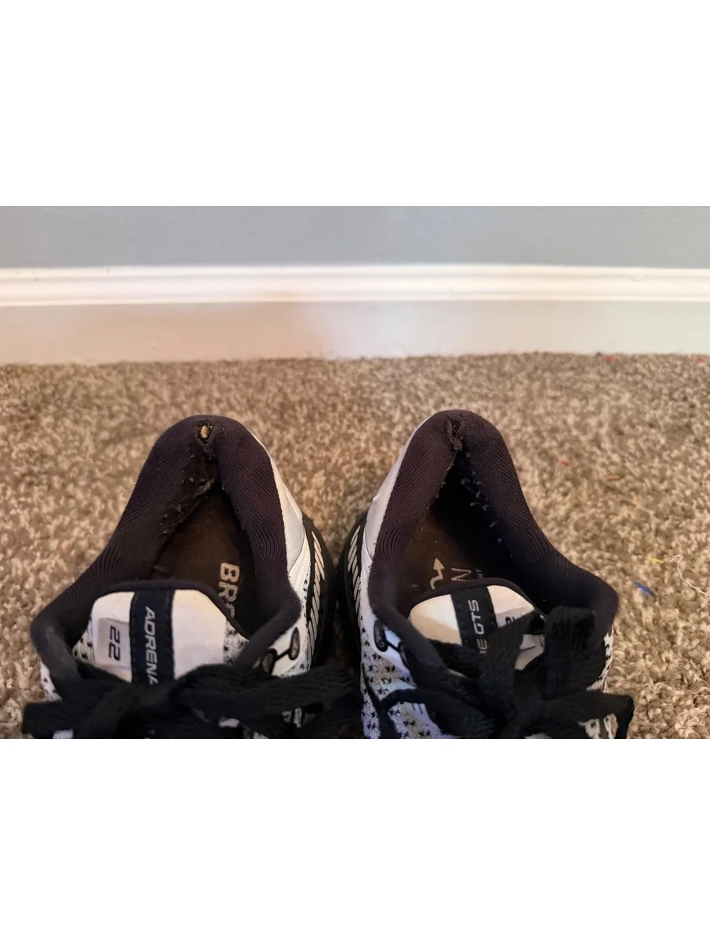 Brooks Adrenaline GTS 22 Running Shoe Size 7.5